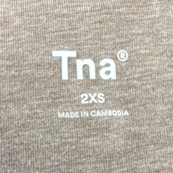 TNA Biker Shorts – Neutral Beige High Rise (2XS) Aritzia - Picture 3 of 5